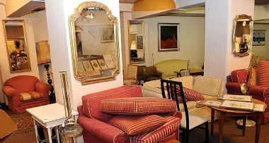 Dai lampadari ai piatti: \"pezzi\" dell'Hotel Palace vanno all'asta a Bolzano