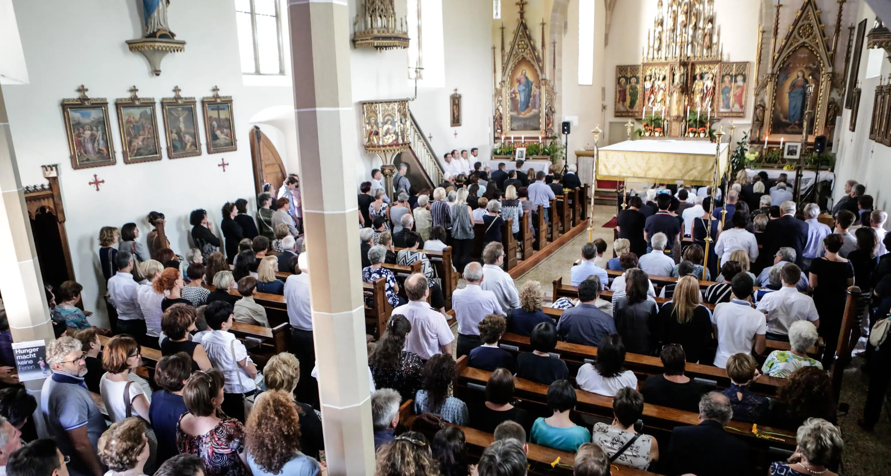Chiesa gremita ad Andriano per l'ultimo saluto a Michael Peer