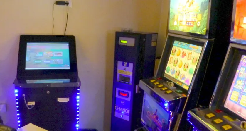 Azzardo, 21 totem al posto delle slot