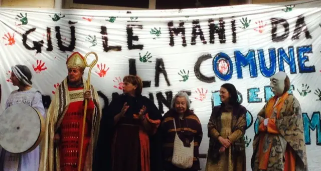 Bolzano: sgombero delle associazioni all’ex Pascoli, protesta in costume