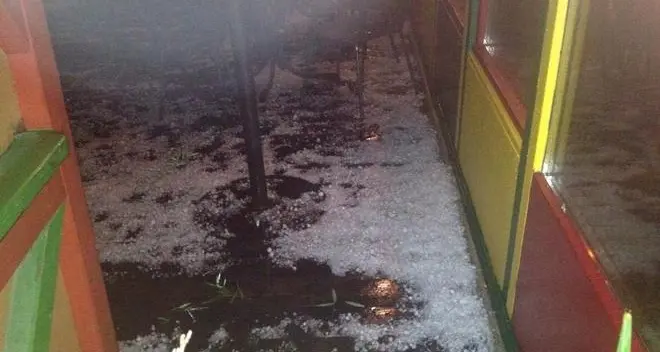 Fulmini e grandine in Alto Adige: danni ai meleti