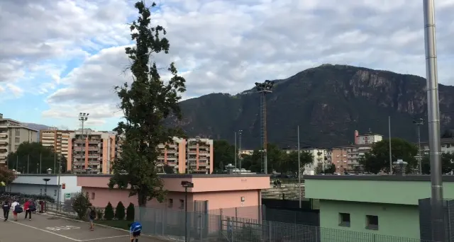 Furto negli spogliatoi ai campi Resia. Rubati anche i vestiti