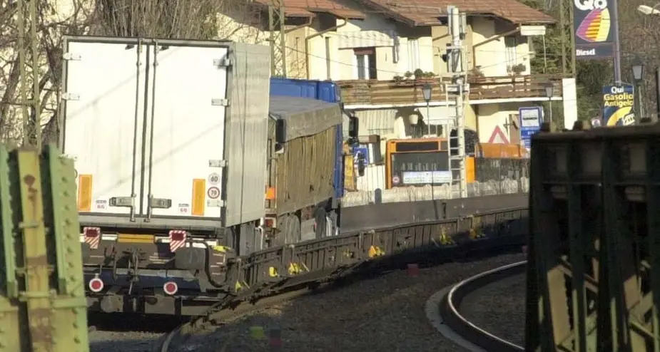 L’Apa: «Le merci su rotaia? Prima serve l’Eurotunnel»