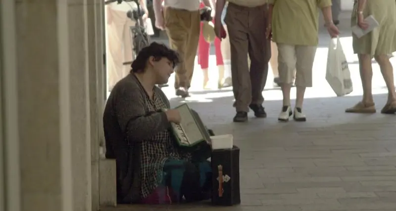 Merano: anti-accattonaggio, salta la norma dei “cento metri”