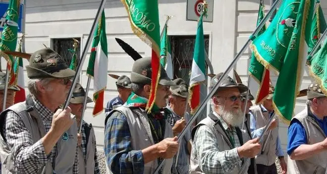Durni benedice gli Alpini: «Alla sfilata ci sarò anch’io»