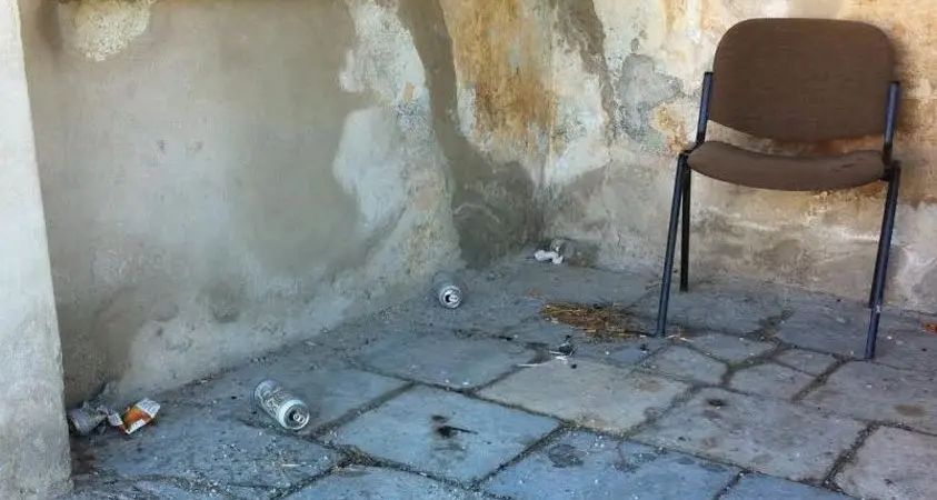Rifiuti e degrado nei Giardini