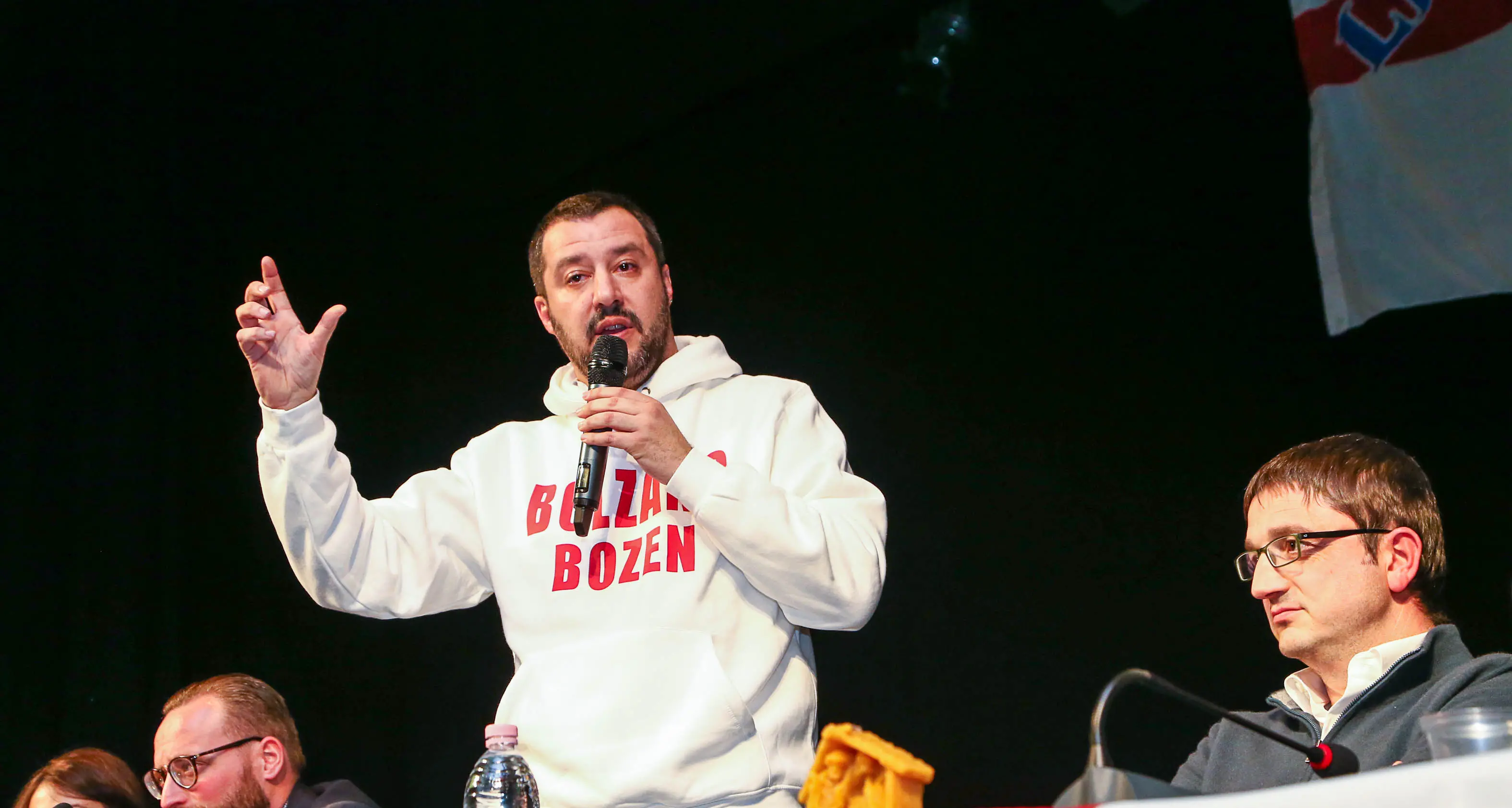 Artioli a Salvini: \"Sui migranti fa i complimenti all'Austria ma a Bolzano questa volta gli lanceranno i pomodori\"