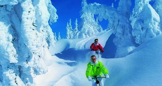 In bici sulla neve: ecco le discese adrenaliniche in alternativa allo sci classico