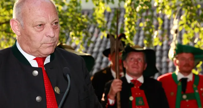 Durnwalder taglia i soldi agli Schützen