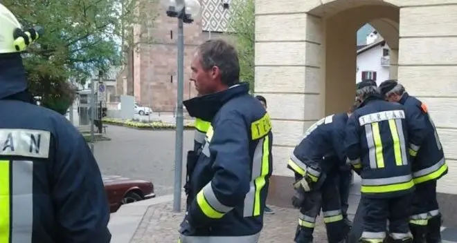 Incendio a Terlano, intossicate le donne delle pulizie