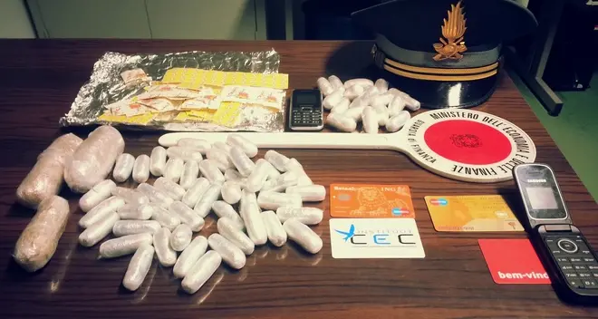 Finanza: sequestrati al Brennero francobolli allucinogeni e anfetamine