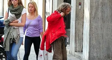E' tornato «Hans cassonetto», l'eco-clochard