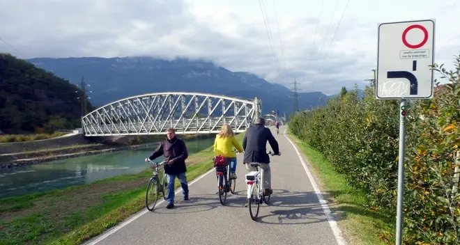 Ciclisti indisciplinati, l’offensiva dei vigili di Bolzano