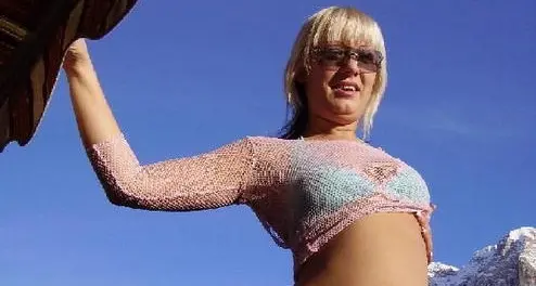 Si denudano davanti alle ballerine del rifugio: 3 sciatori condannati a 4 mesi