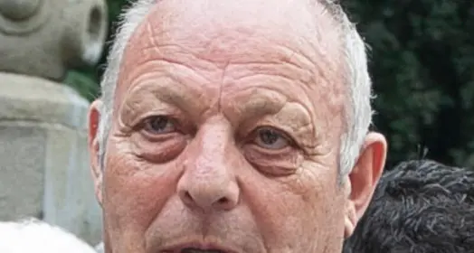 Cartelli monolingui, sì alla sostituzione