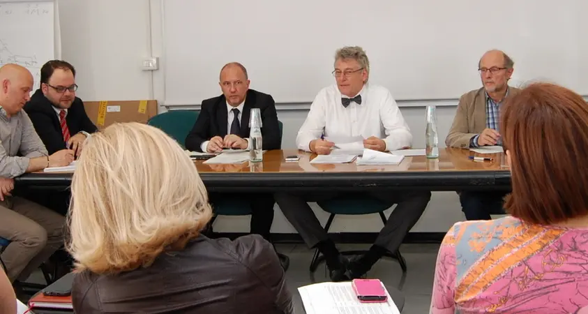 I sindacati contro l’Asl: «Oculisti in sala parto»