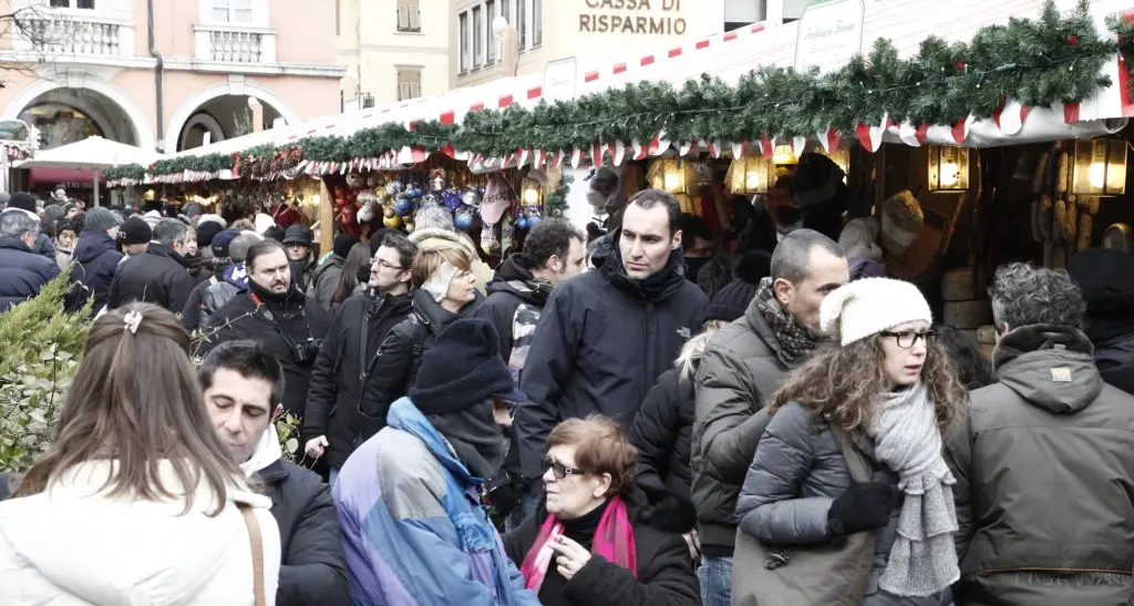 Ressa al Mercatino di Natale, migliaia di turisti con pullman e auto