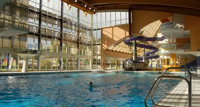 Piscina, abbonamento da 310 euro