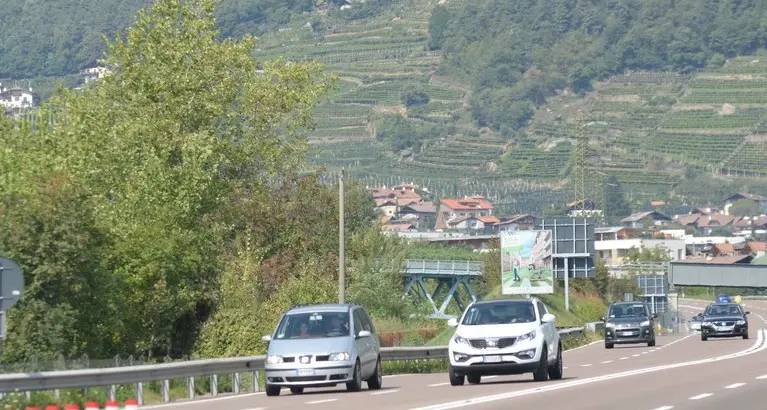 Merano, contromano sulla MeBo: automobilisti terrorizzati