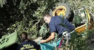 Contadino morto sotto il trattore a Vanga