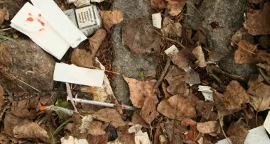 Viale Trento, un tappeto di siringhe