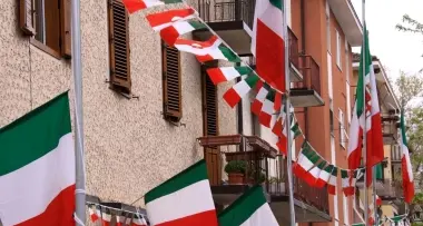 Alpini, già esposti migliaia di tricolori