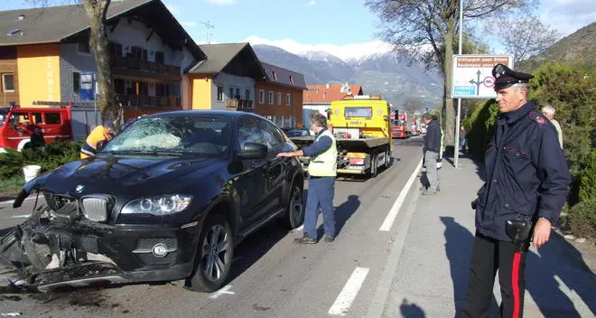 Mini contro Suv a Oris: tre in ospedale