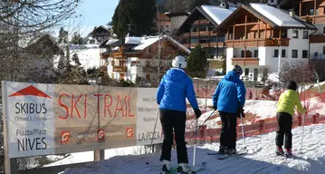 A Selva dall’albergo alla pista con gli sci ai piedi con «Skitrail»