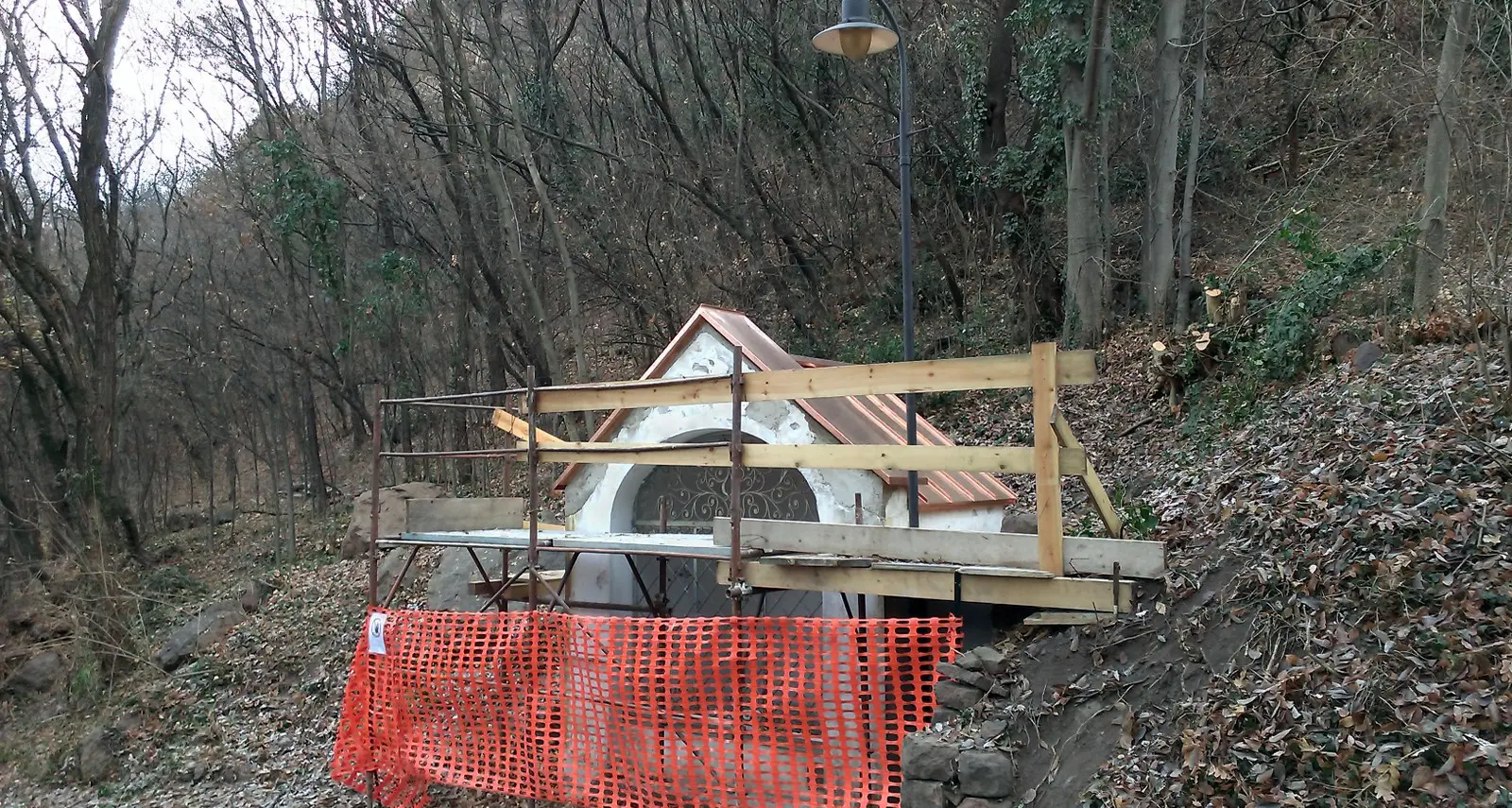 Virgolo: si restaura la storica via crucis con le statue del Seicento