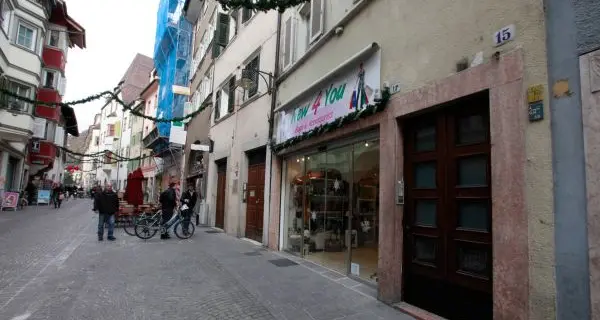 Le maitresse arrestate nel blitz anti prostituzione accusate di favoreggiamento e sfruttamento
