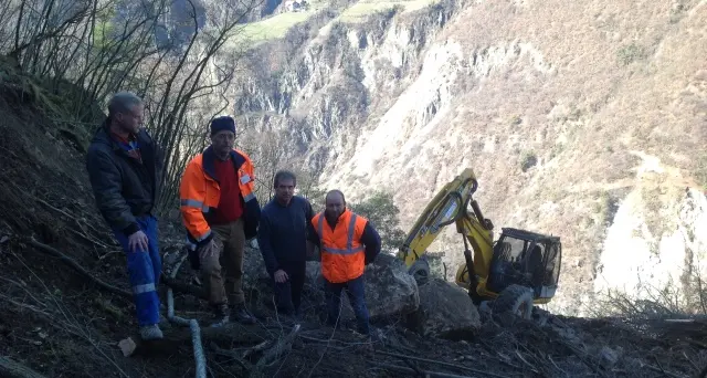 Provinciale per Fiè, il “ragno” sul fronte della frana