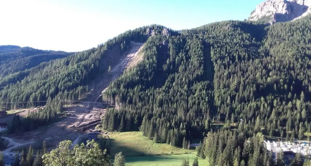 Val Badia, Corvara minacciata da una nuova frana: escavatori al lavoro