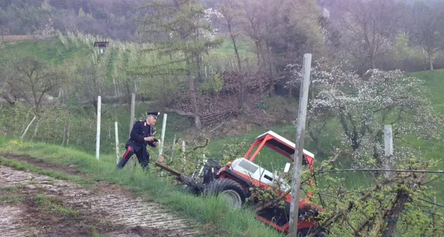 Si rovescia con il trattore, morto un contadino sopra Pineta di Laives