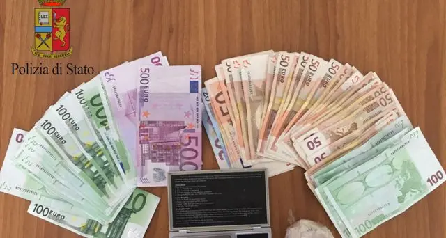 Bolzano: fermato spacciatore di eroina nei giardini della Stazione