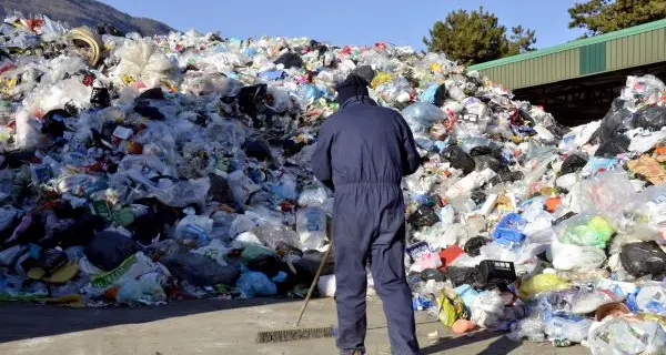 Plastica, si ricicla il 75%, il resto verrà bruciato