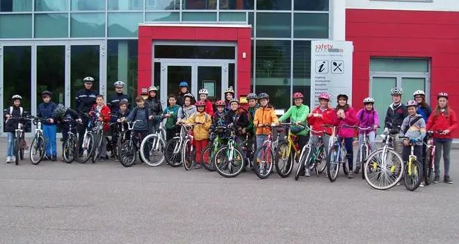 Le lezioni per la sicurezza in bici a Laives iniziano su vie pericolose