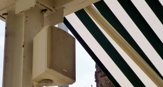 «Disturbano», il sindaco vieta le casse di amplificazione all’esterno dei bar