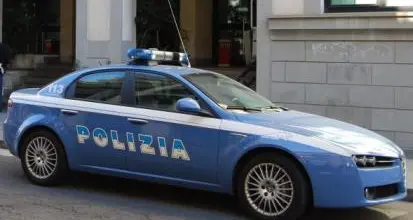 Settantenne raggirata e derubata in casa