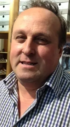 Negozianti in campo: «Basta mendicanti nelle vie del centro»
