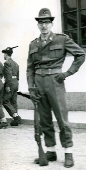Le vignette di Frangi sugli alpini: ironia e goliardia