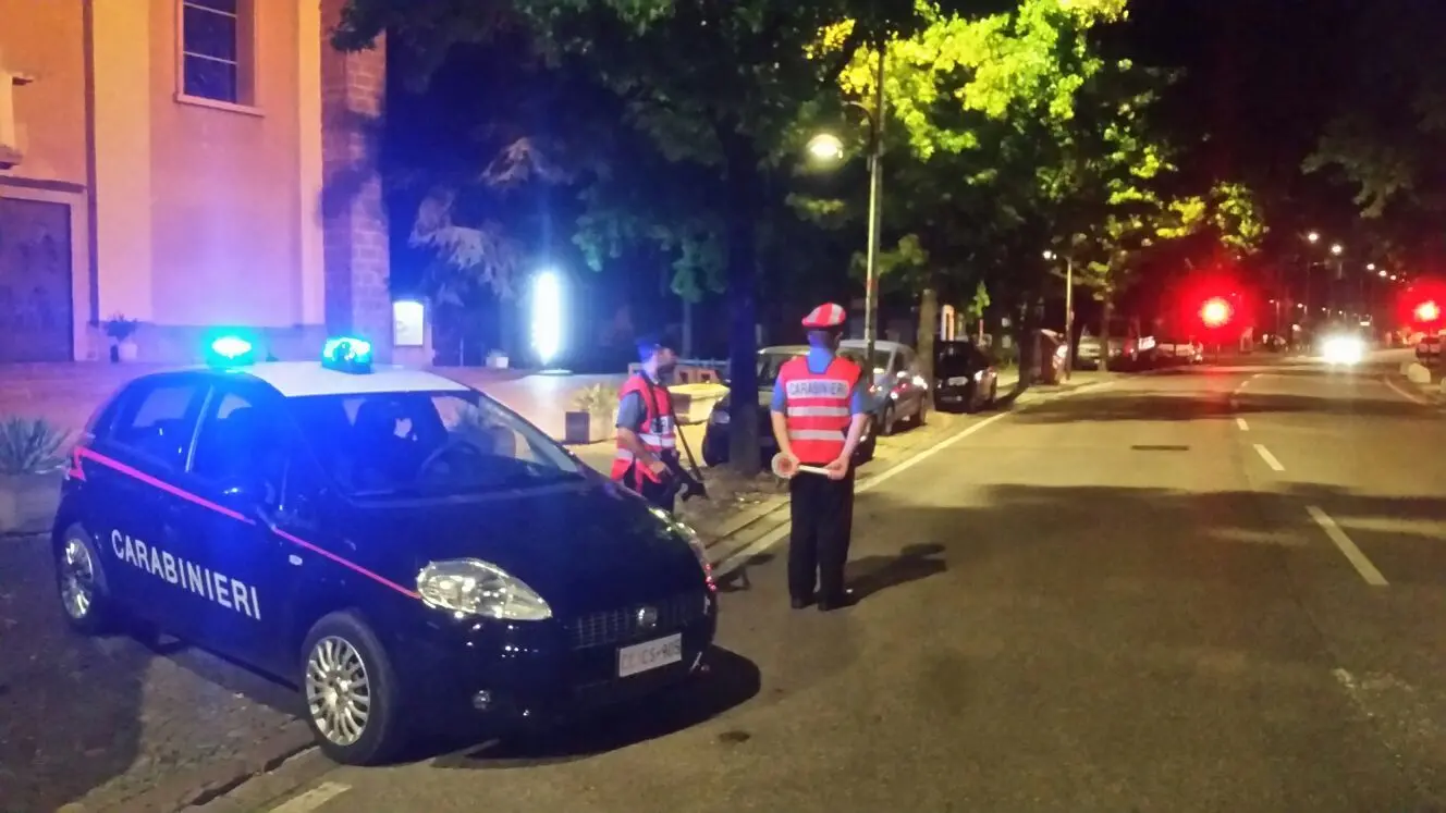 Violenta rissa a Oltrisarco tra peruviani e albanesi con tubi e coltelli