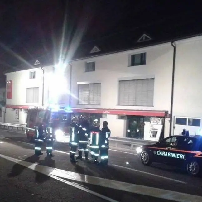 Appiano, coppia di fratelli picchiati fuori dalla discoteca