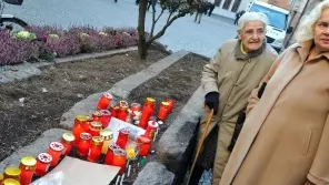 Candele e fiori per Hans «cassonetto»