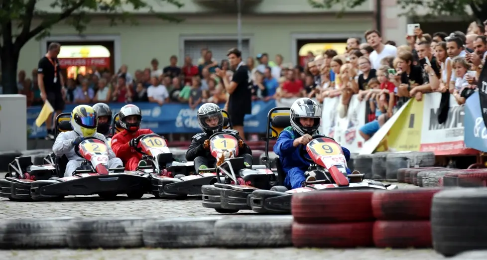Tornano i «go-kart», piazza Duomo come un autodromo