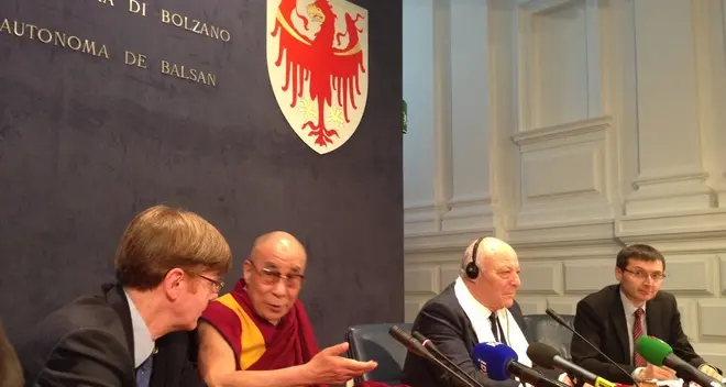 Il Dalai Lama a Bolzano: «Modello Alto Adige per il Tibet»
