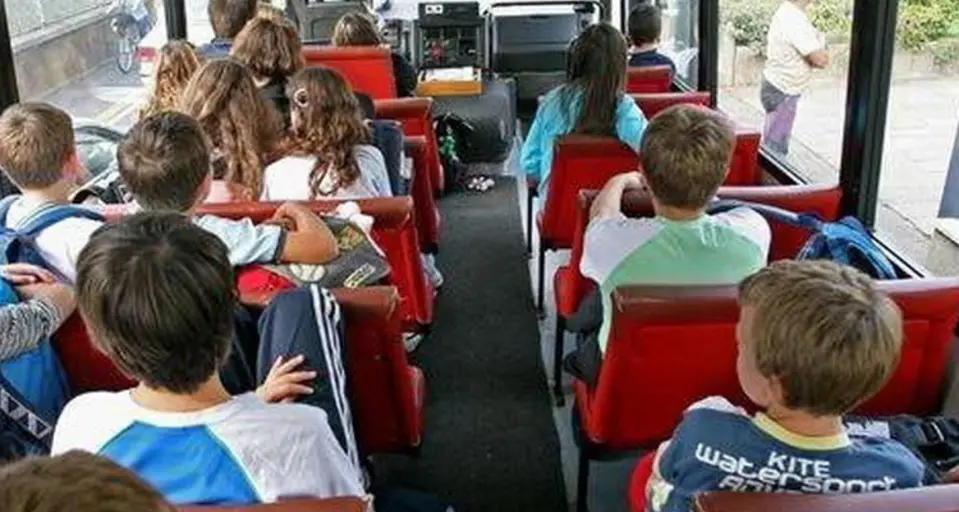 Sospeso dal servizio l’autista-pedofilo