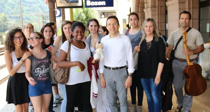 Il coro dell’Istituto De’ Medici si esibisce per i migranti