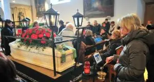 Ad Appiano i funerali di Michele Nardin, il medico volante dell'Aiut Alpin
