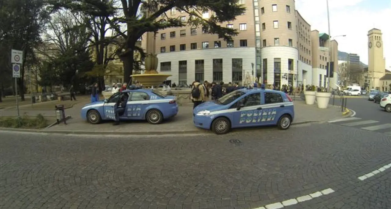 Bolzano, rapina con il coltello in viale stazione: arrestato