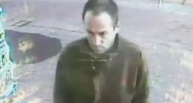 La tabaccaia fa fuggire il rapinatore: ecco il video